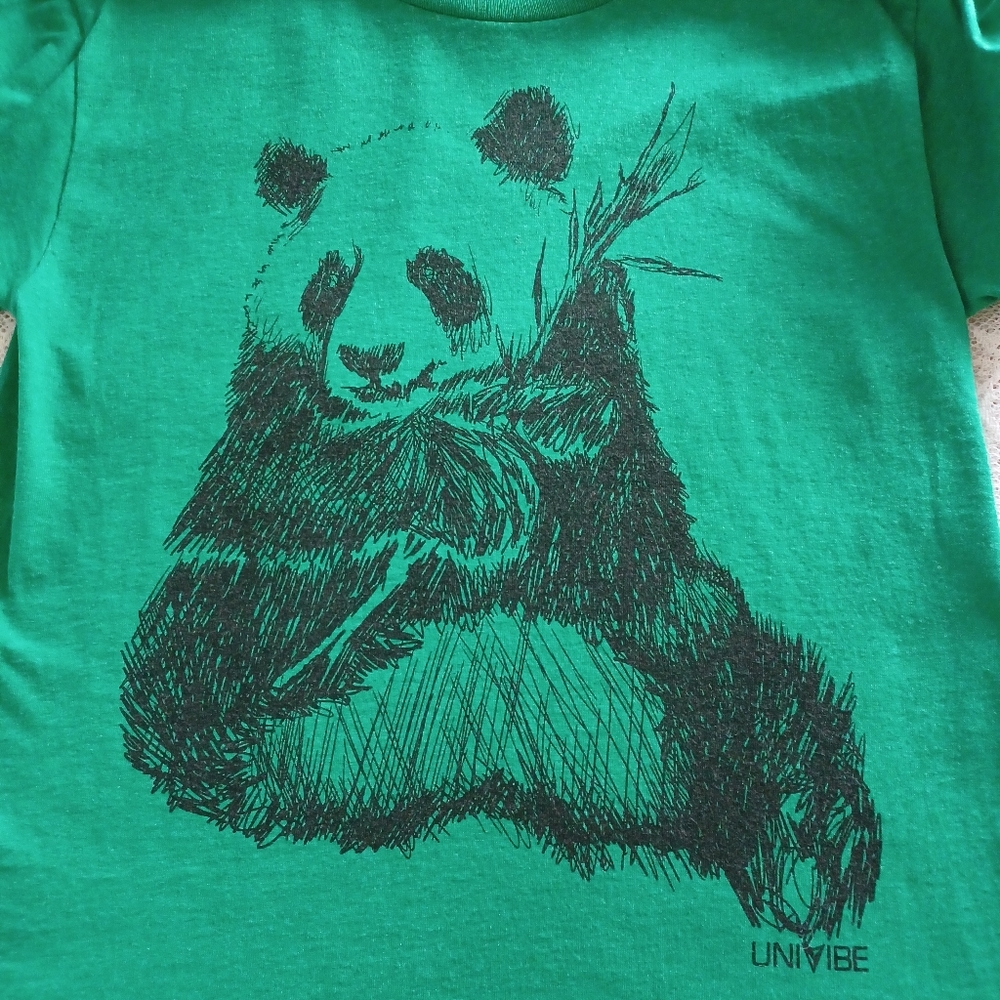 UNIVIBE T-SHIRT JUNIOR MEDIUM GREEN WITH BLACK PANDA BEAR GRAPHIC MADE IN U.S.A.